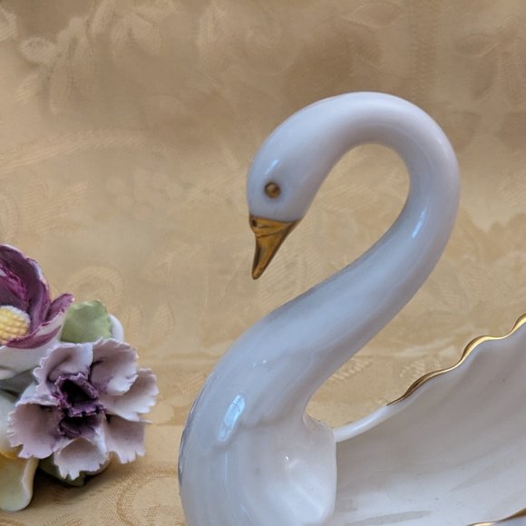 Lenox Porcelain Small Swan 24Kt Gold Trim And Beak Vtg. Mint 4.5"x3.75" Ring - Picture 2 of 10